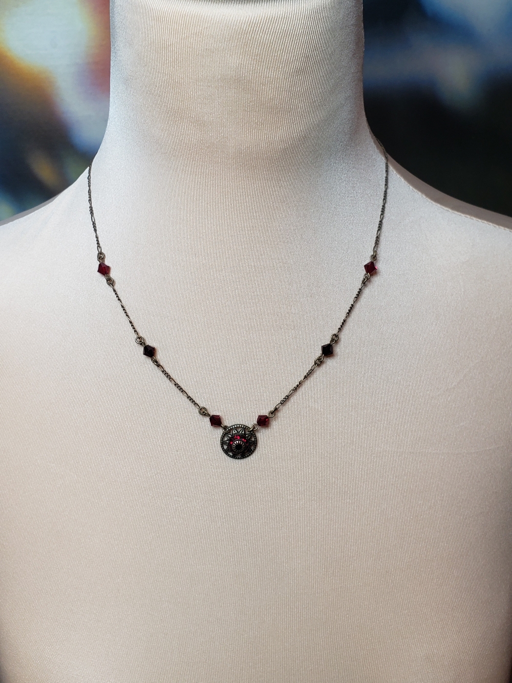Delicate Red Swavorski Crystal Filigree Medallion Pendant Necklace - Picture 5 of 6